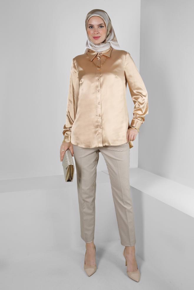 Tesettür giyim BEJ DÜĞMELİ SATEN BLUZ 43755 - ALVİNA